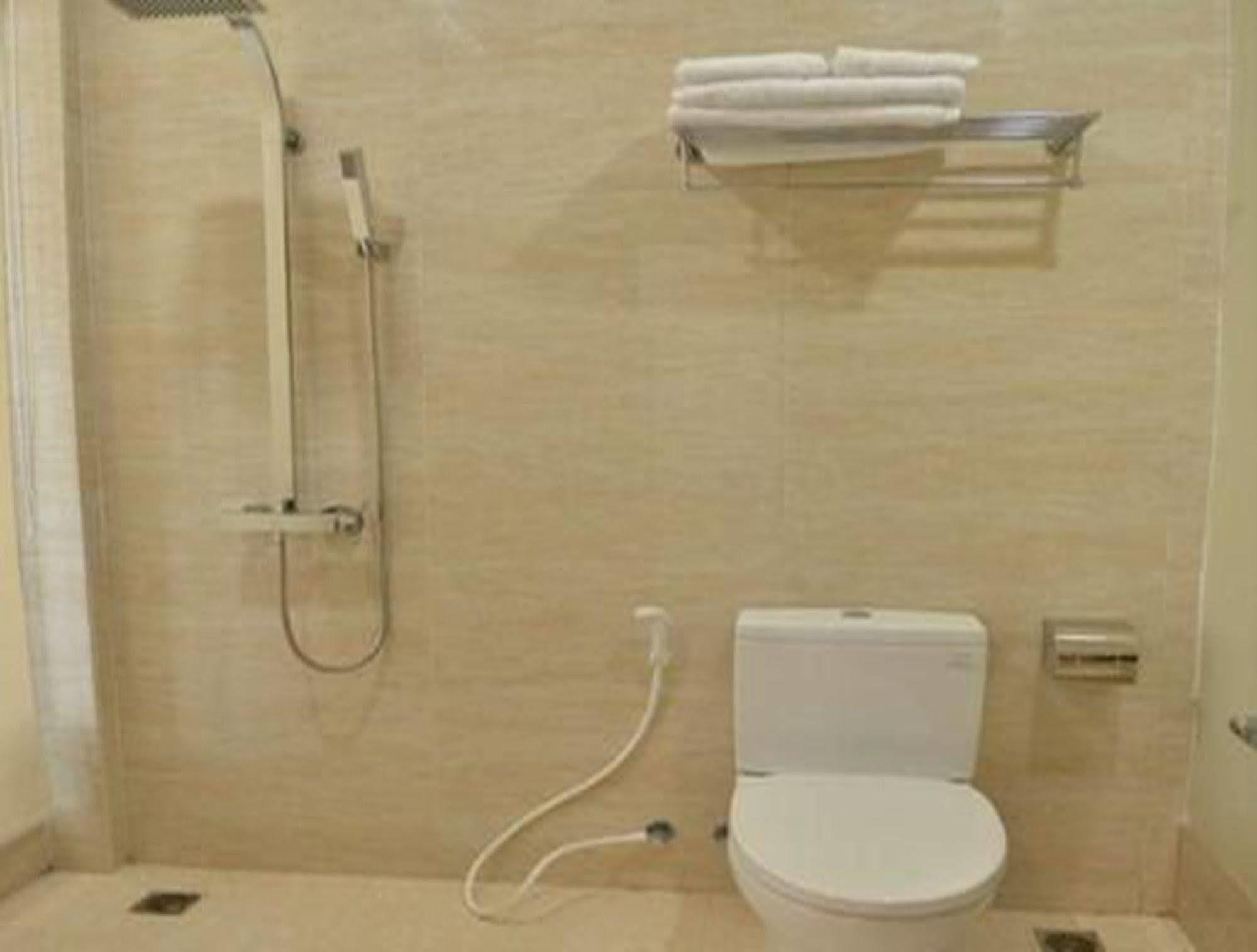 Hotel Myitkyinā מראה חיצוני תמונה