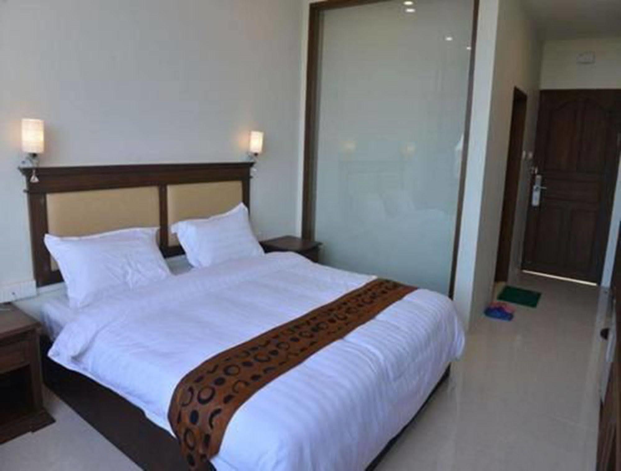 Hotel Myitkyinā מראה חיצוני תמונה
