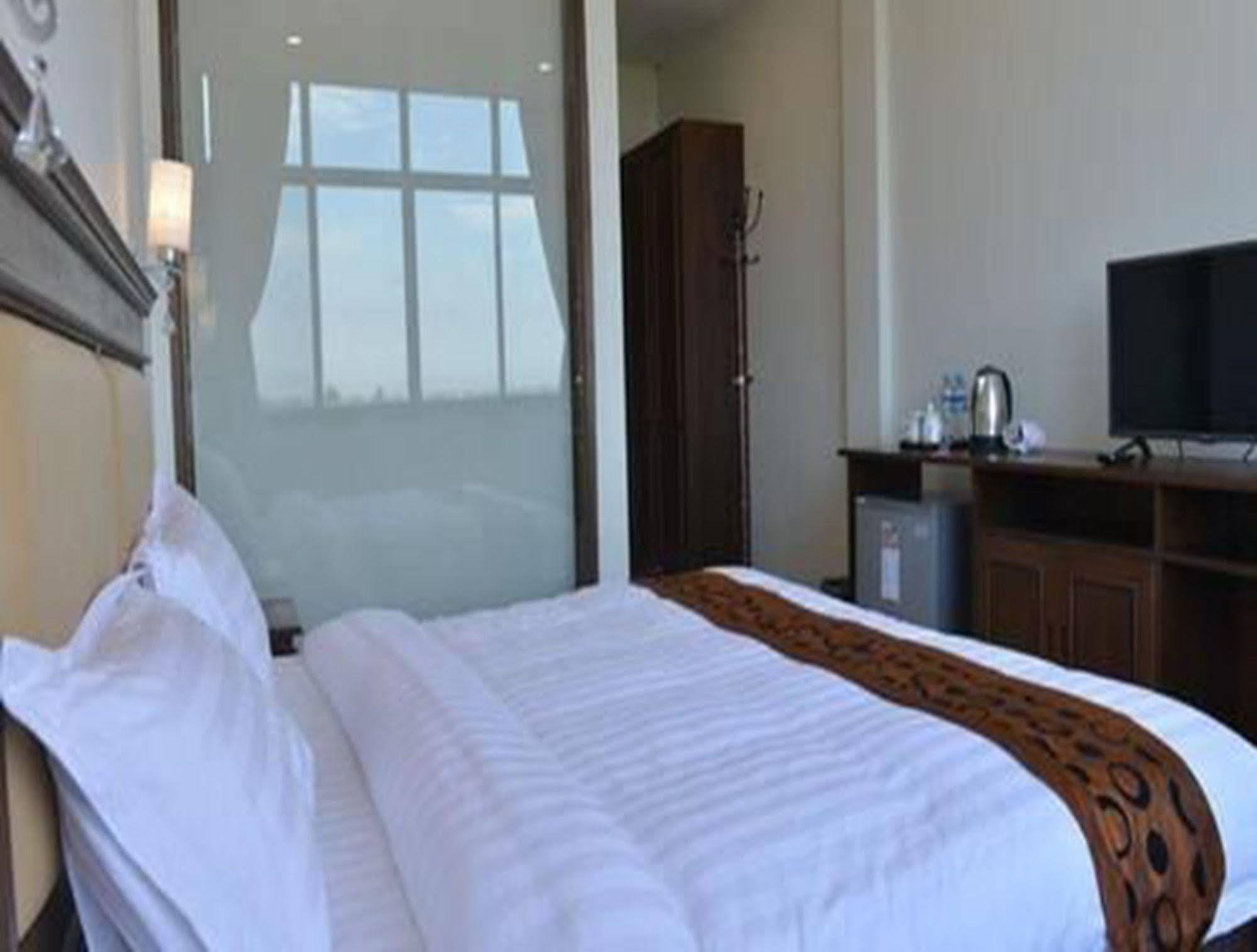 Hotel Myitkyinā מראה חיצוני תמונה