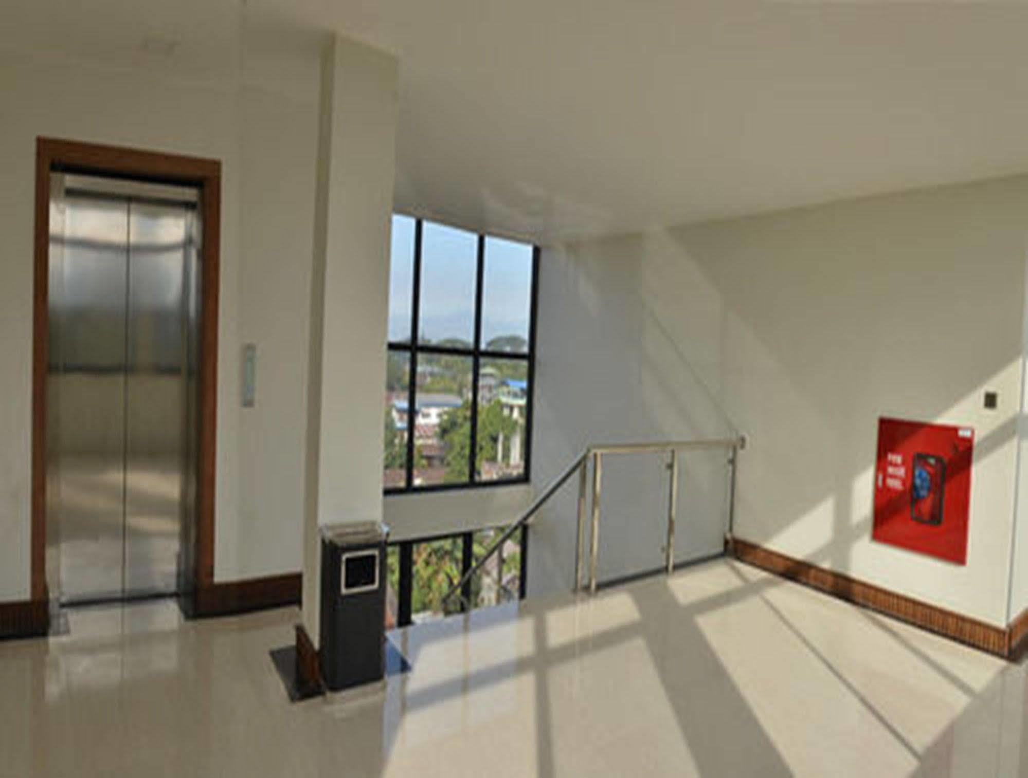 Hotel Myitkyinā מראה חיצוני תמונה