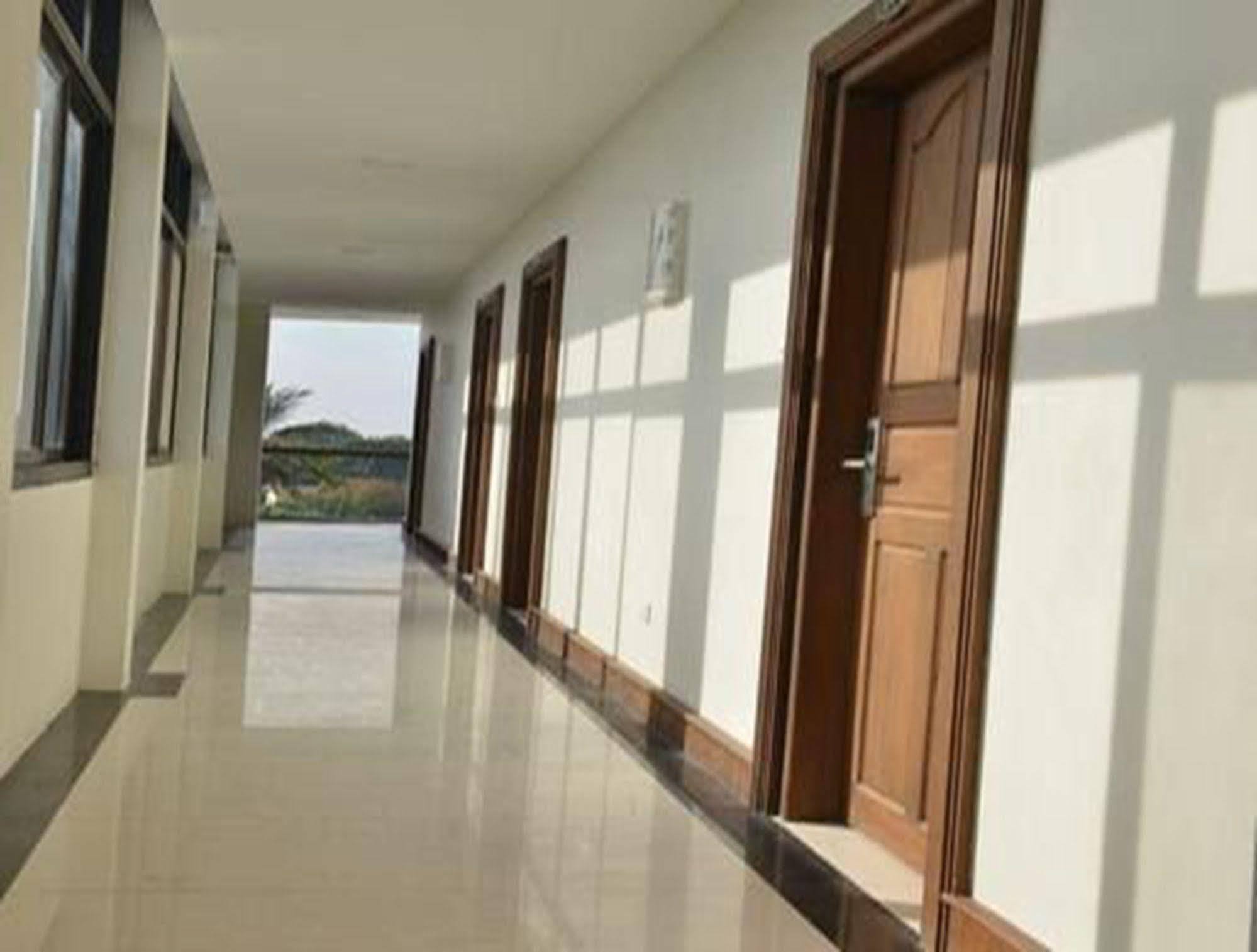 Hotel Myitkyinā מראה חיצוני תמונה